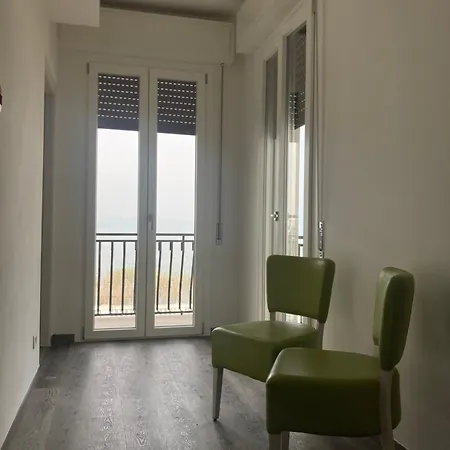 Отель Trieste 2*